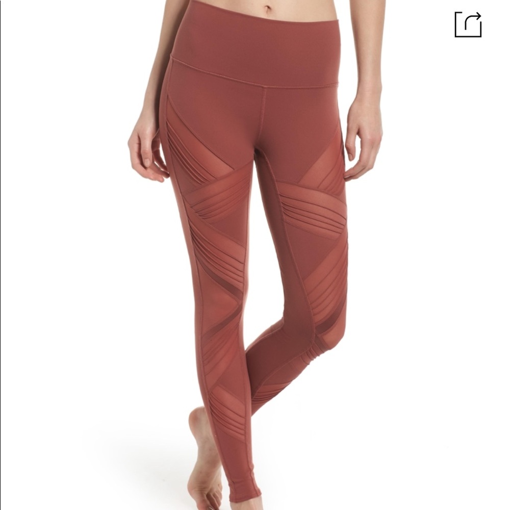 Alo Yoga Ultimate High Waist Leggings in Earth